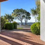 90 Esplanade, POINT VERNON, QLD 4655 AUS