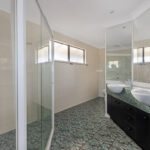 90 Esplanade, POINT VERNON, QLD 4655 AUS