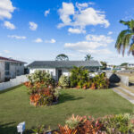 87 Esplanade, POINT VERNON, QLD 4655 AUS