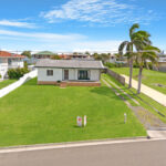 87 Esplanade, POINT VERNON, QLD 4655 AUS