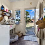 87 Esplanade, POINT VERNON, QLD 4655 AUS