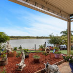 40 Bushlark Avenue, ELI WATERS, QLD 4655 AUS