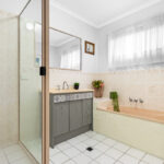 15 Vicki Parade, TORQUAY, QLD 4655 AUS