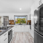 27 Vicki Parade, TORQUAY, QLD 4655 AUS