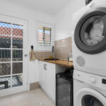 27 Vicki Parade, TORQUAY, QLD 4655 AUS