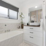 27 Vicki Parade, TORQUAY, QLD 4655 AUS