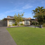 27 Vicki Parade, TORQUAY, QLD 4655 AUS