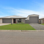 11 Sailaway Circuit, ELI WATERS, QLD 4655 AUS