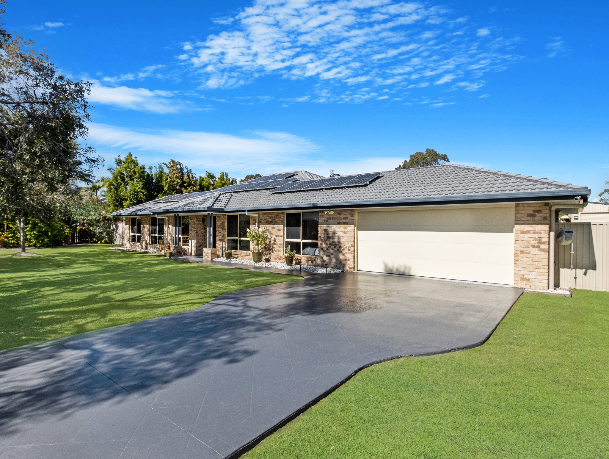 6 Rosewood Avenue, WONDUNNA, QLD 4655 AUS