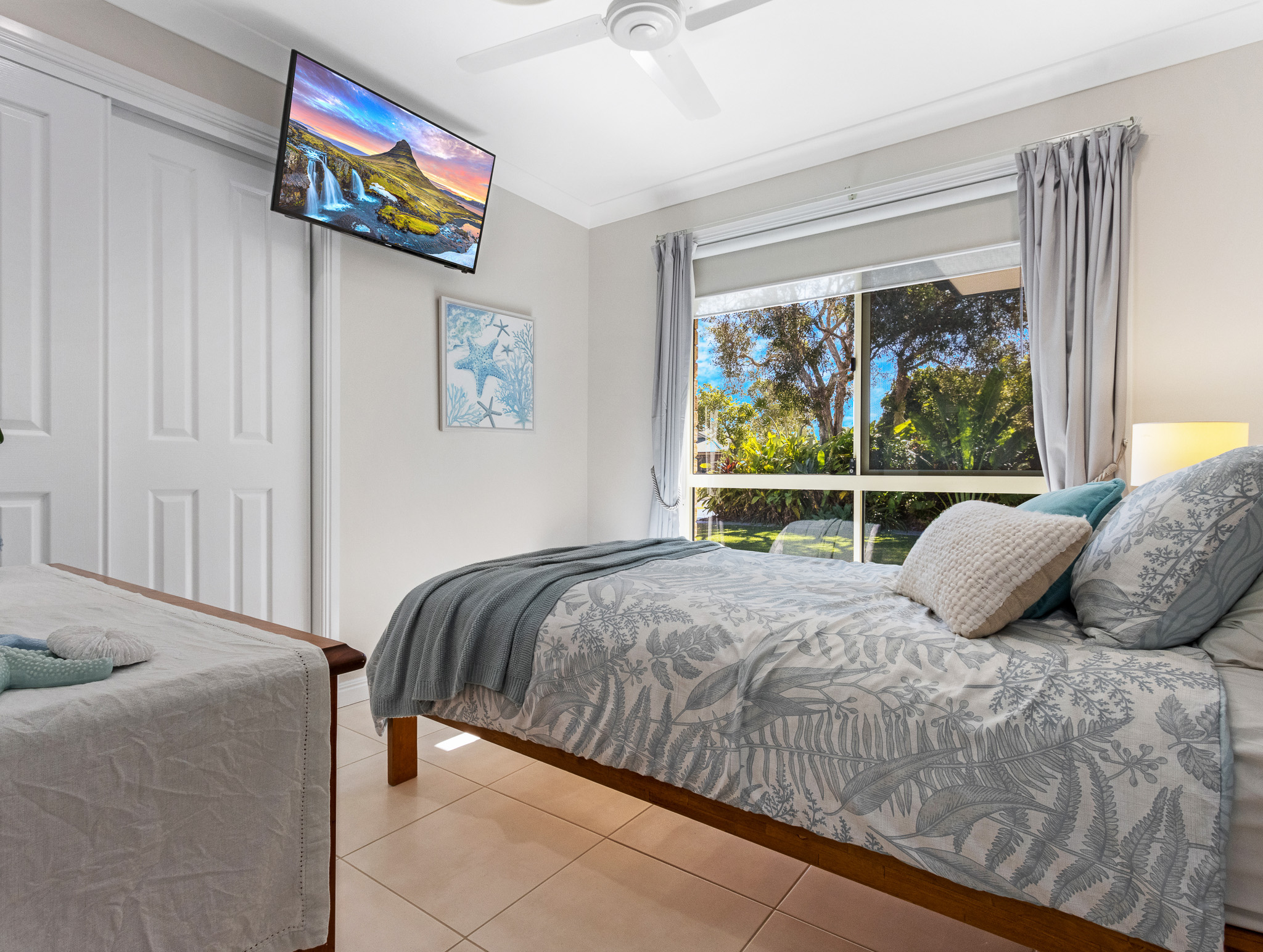 6 Rosewood Avenue, WONDUNNA, QLD 4655 AUS