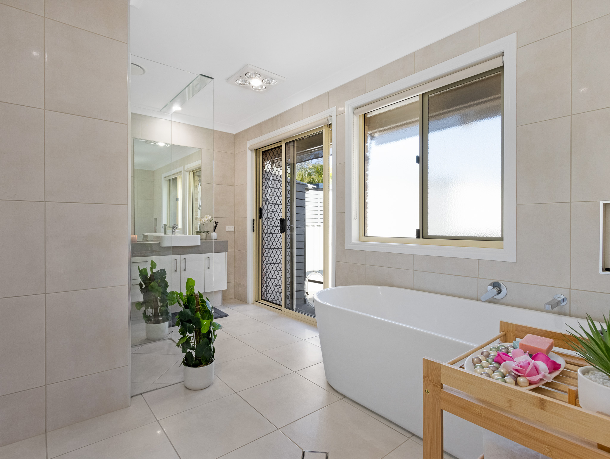 6 Rosewood Avenue, WONDUNNA, QLD 4655 AUS