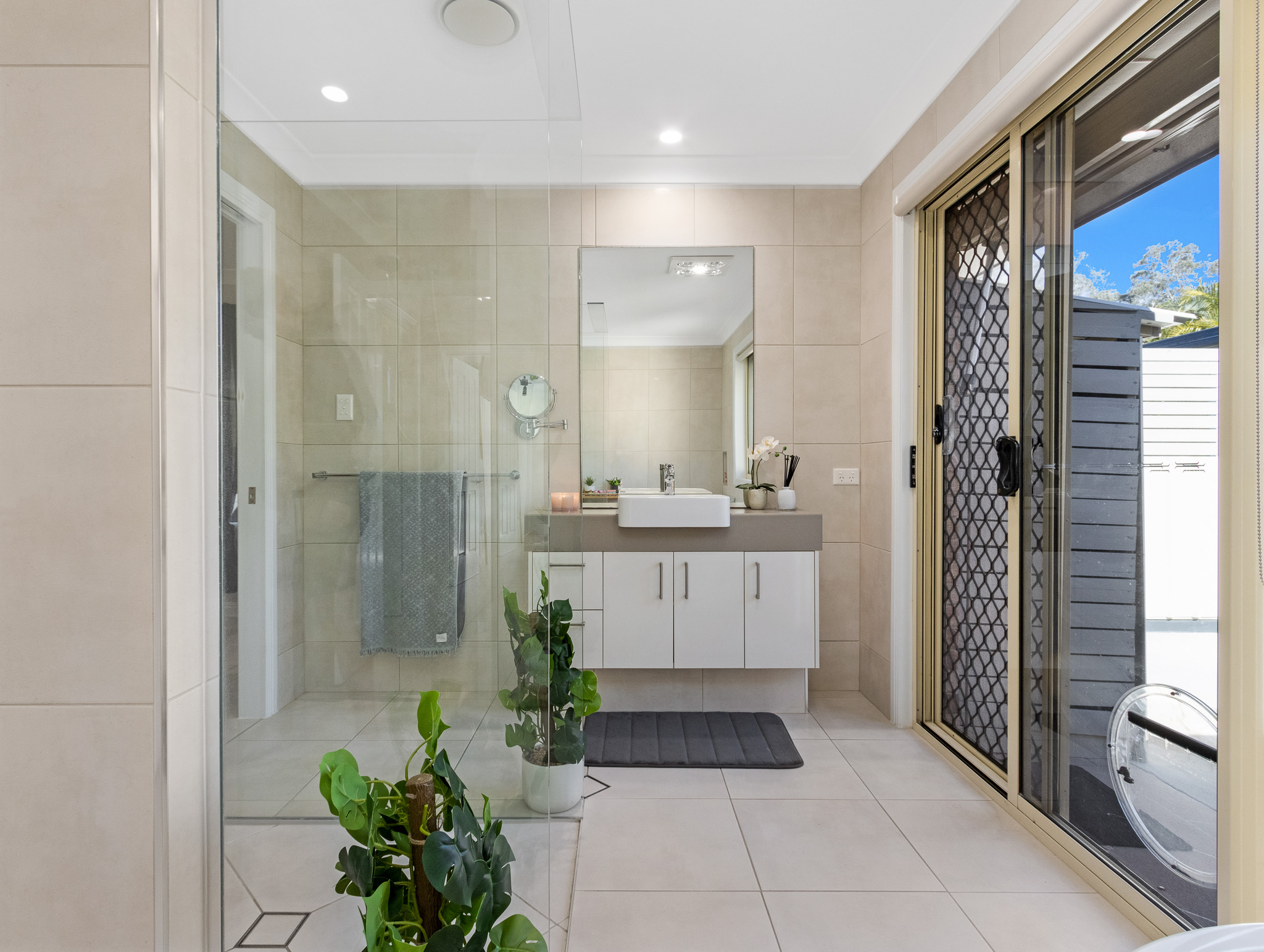 6 Rosewood Avenue, WONDUNNA, QLD 4655 AUS