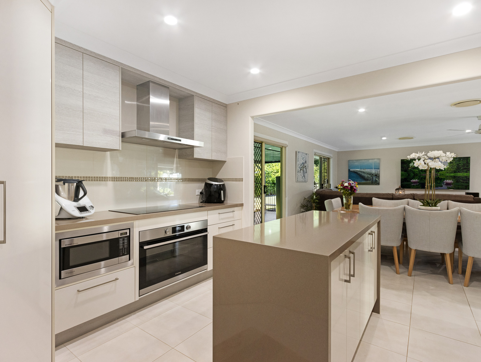 6 Rosewood Avenue, WONDUNNA, QLD 4655 AUS