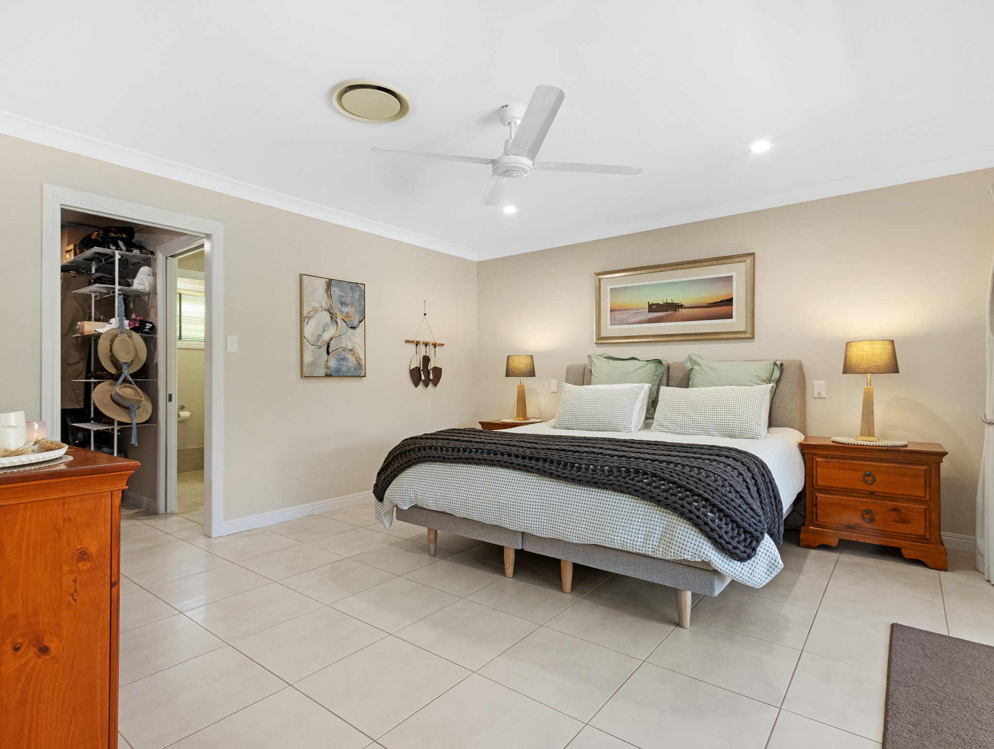 6 Rosewood Avenue, WONDUNNA, QLD 4655 AUS