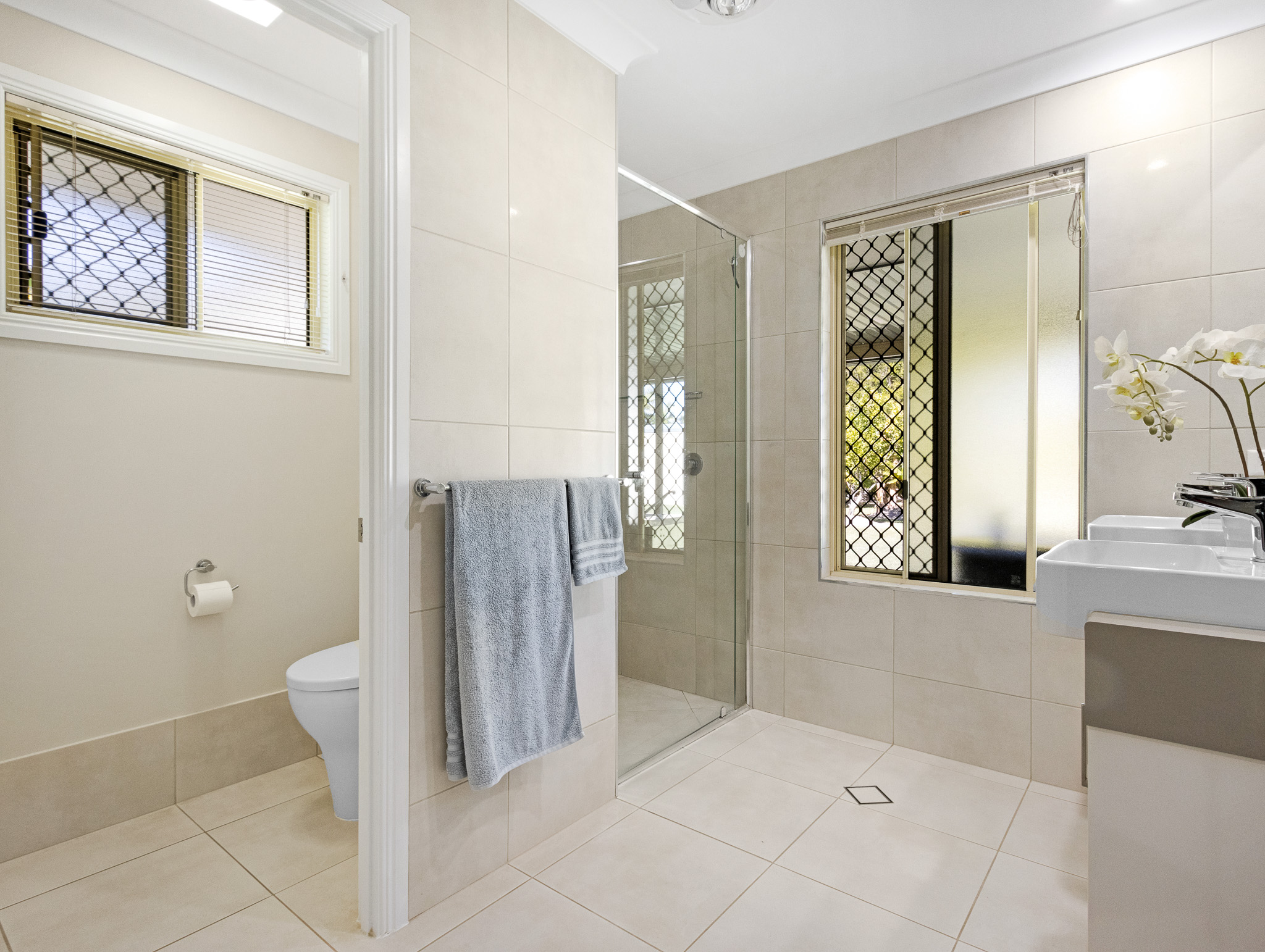 6 Rosewood Avenue, WONDUNNA, QLD 4655 AUS