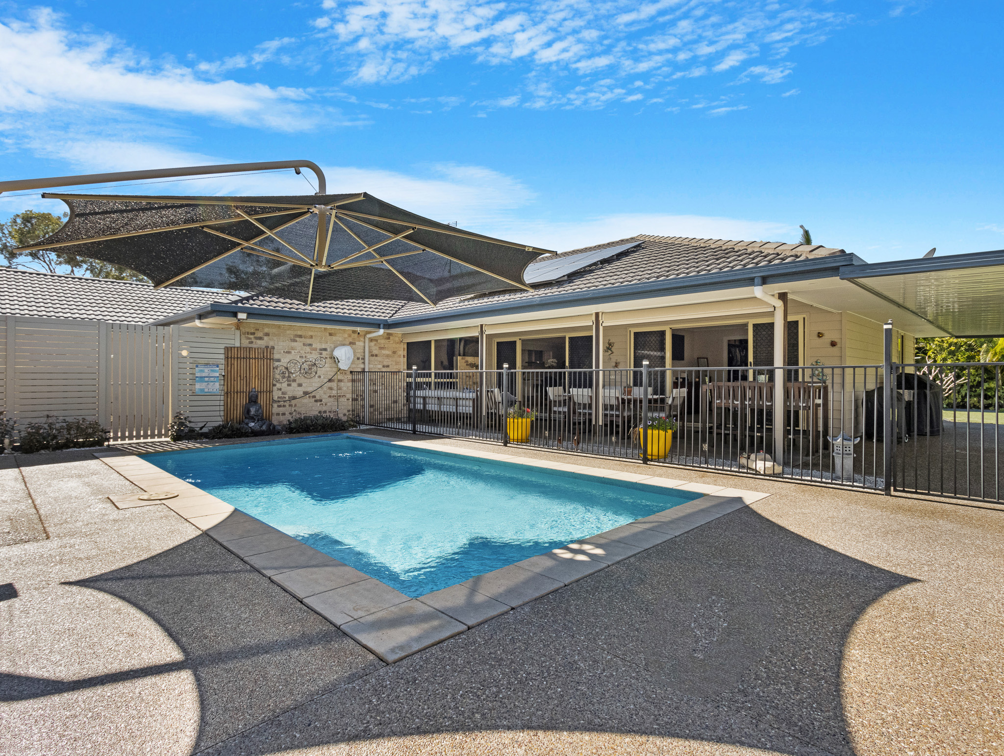 6 Rosewood Avenue, WONDUNNA, QLD 4655 AUS