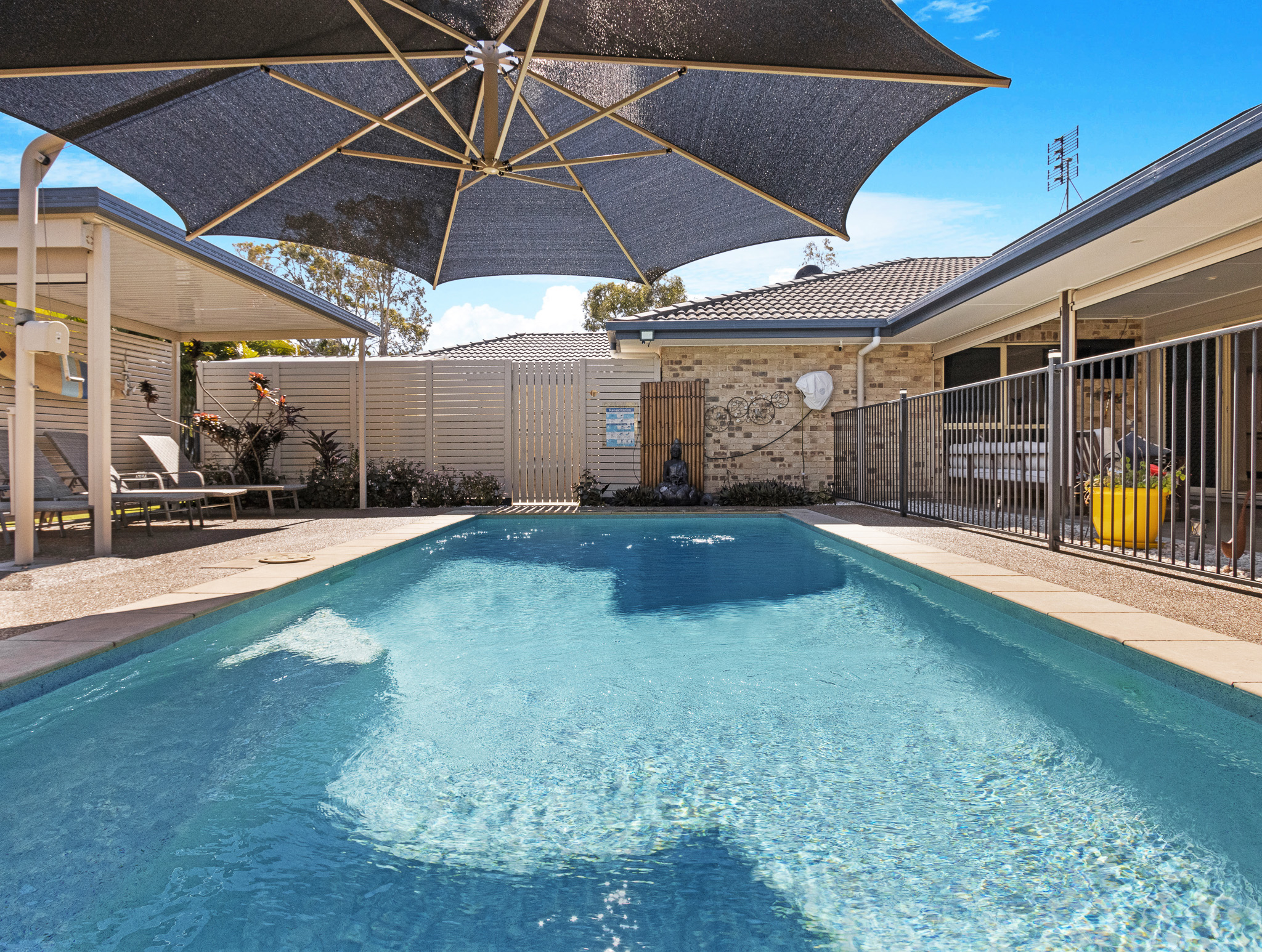 6 Rosewood Avenue, WONDUNNA, QLD 4655 AUS