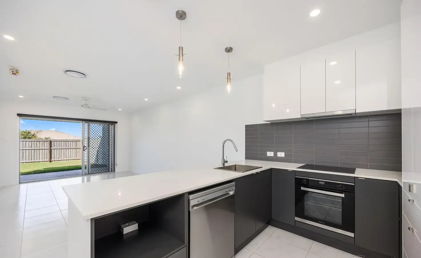 1/30 Lady Elliot Crescent, ELI WATERS, QLD 4655 AUS