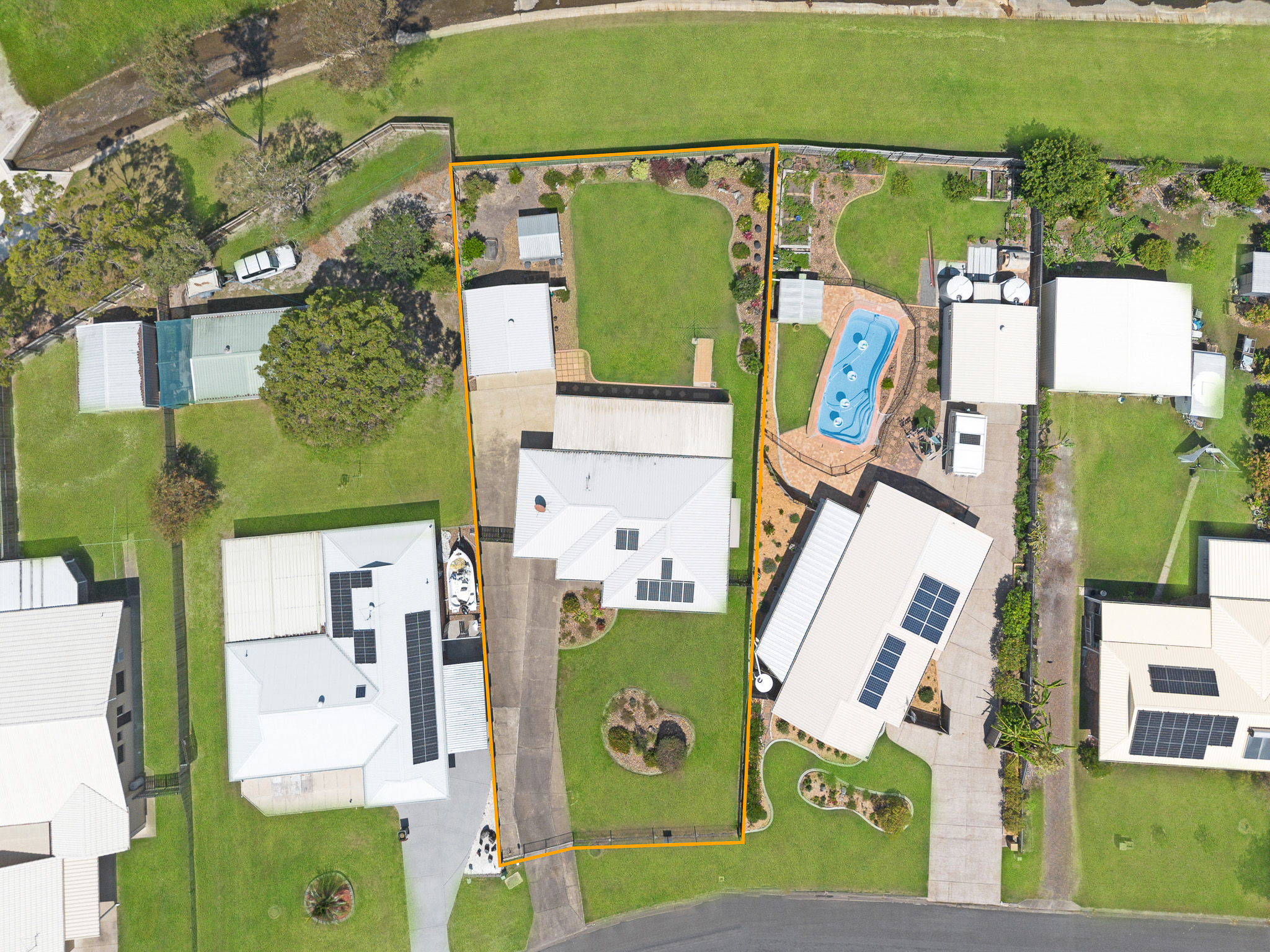 79 Honeysuckle Avenue, KAWUNGAN, QLD 4655 AUS