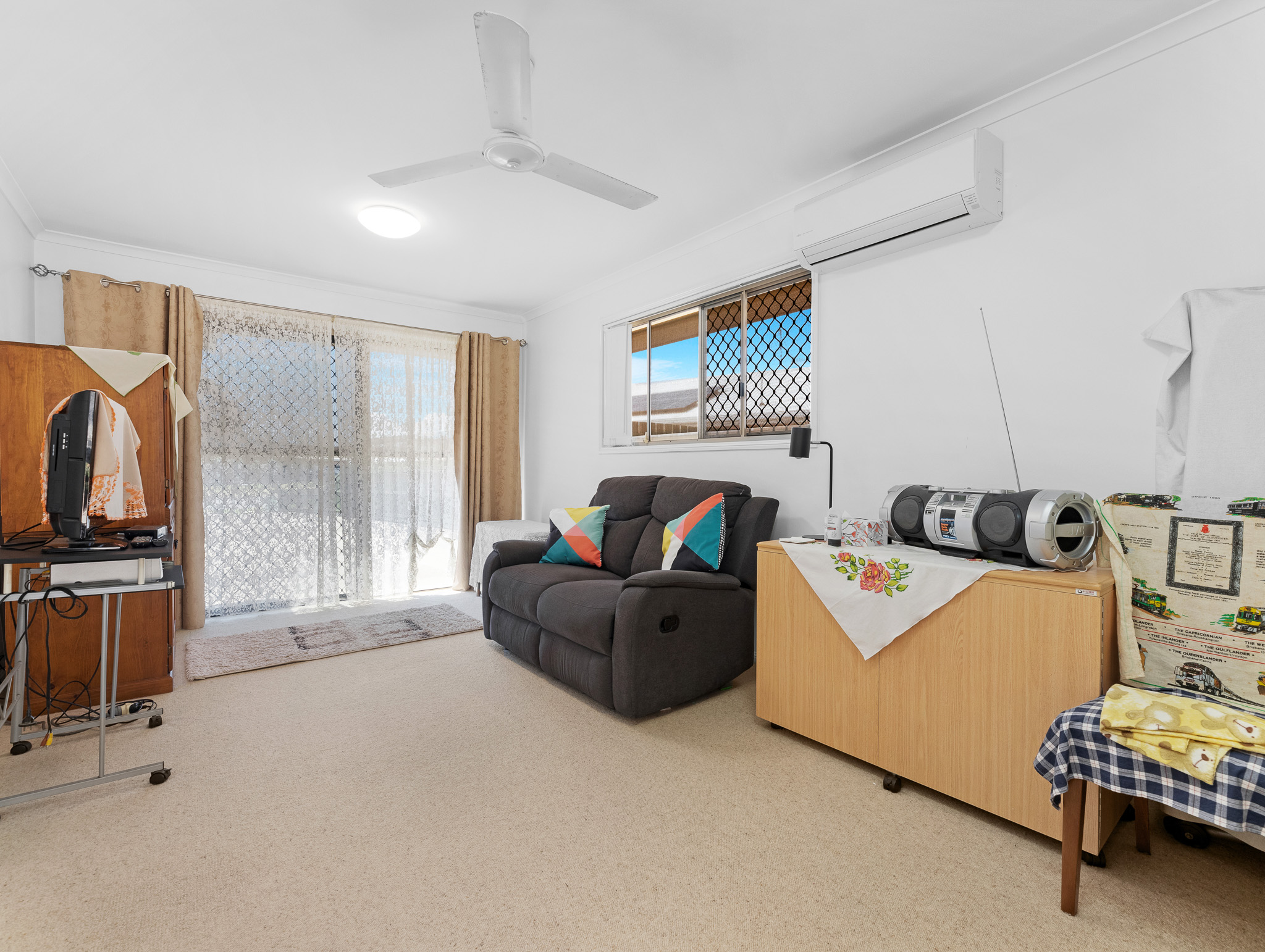 79 Honeysuckle Avenue, KAWUNGAN, QLD 4655 AUS