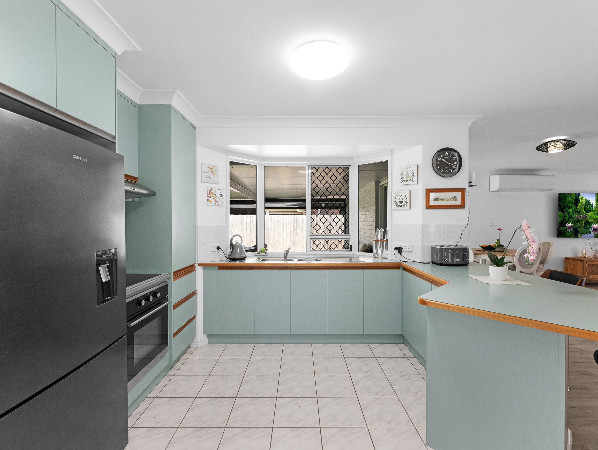 18 Lido Parade, URANGAN, QLD 4655 AUS