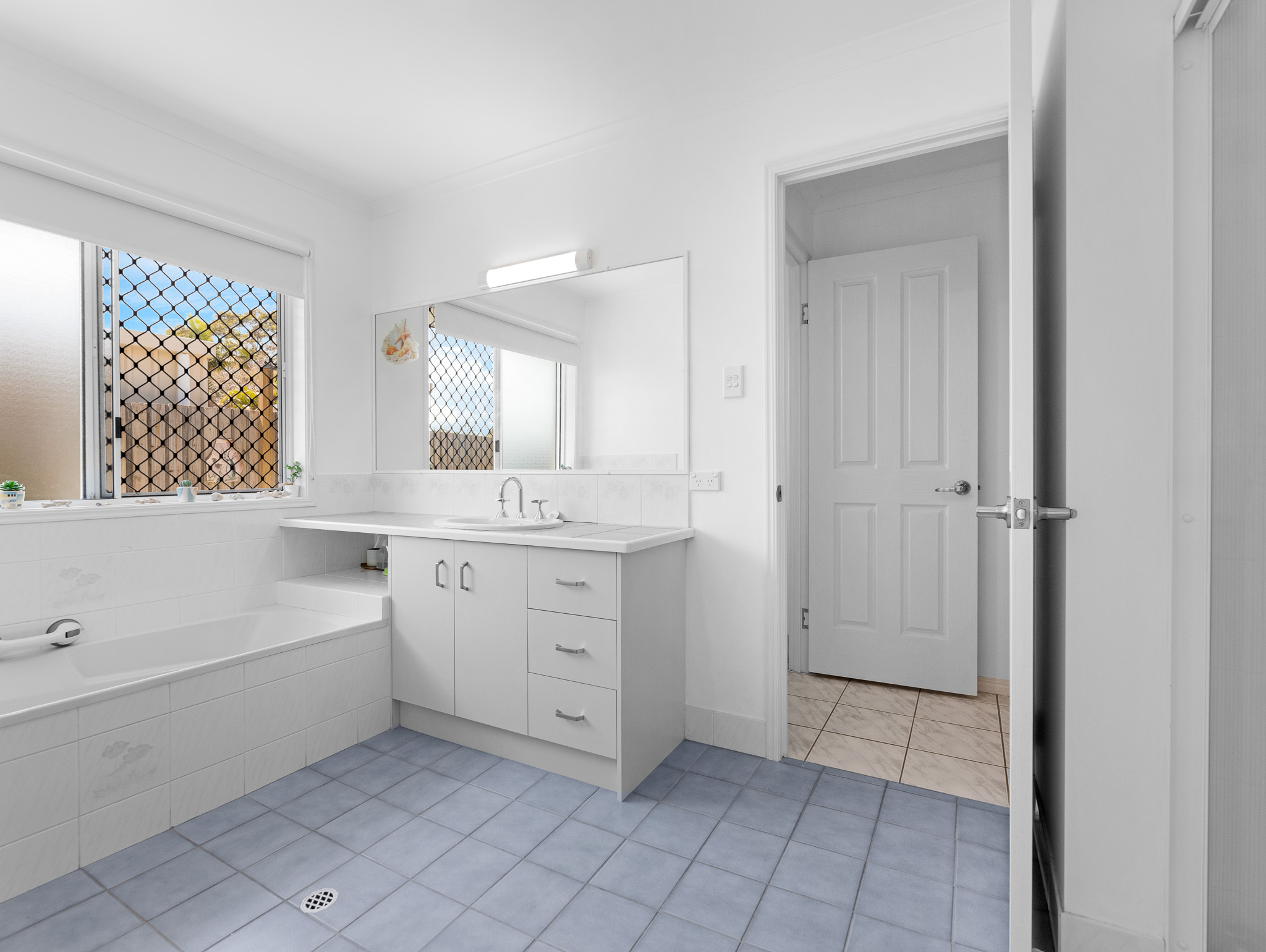 18 Lido Parade, URANGAN, QLD 4655 AUS