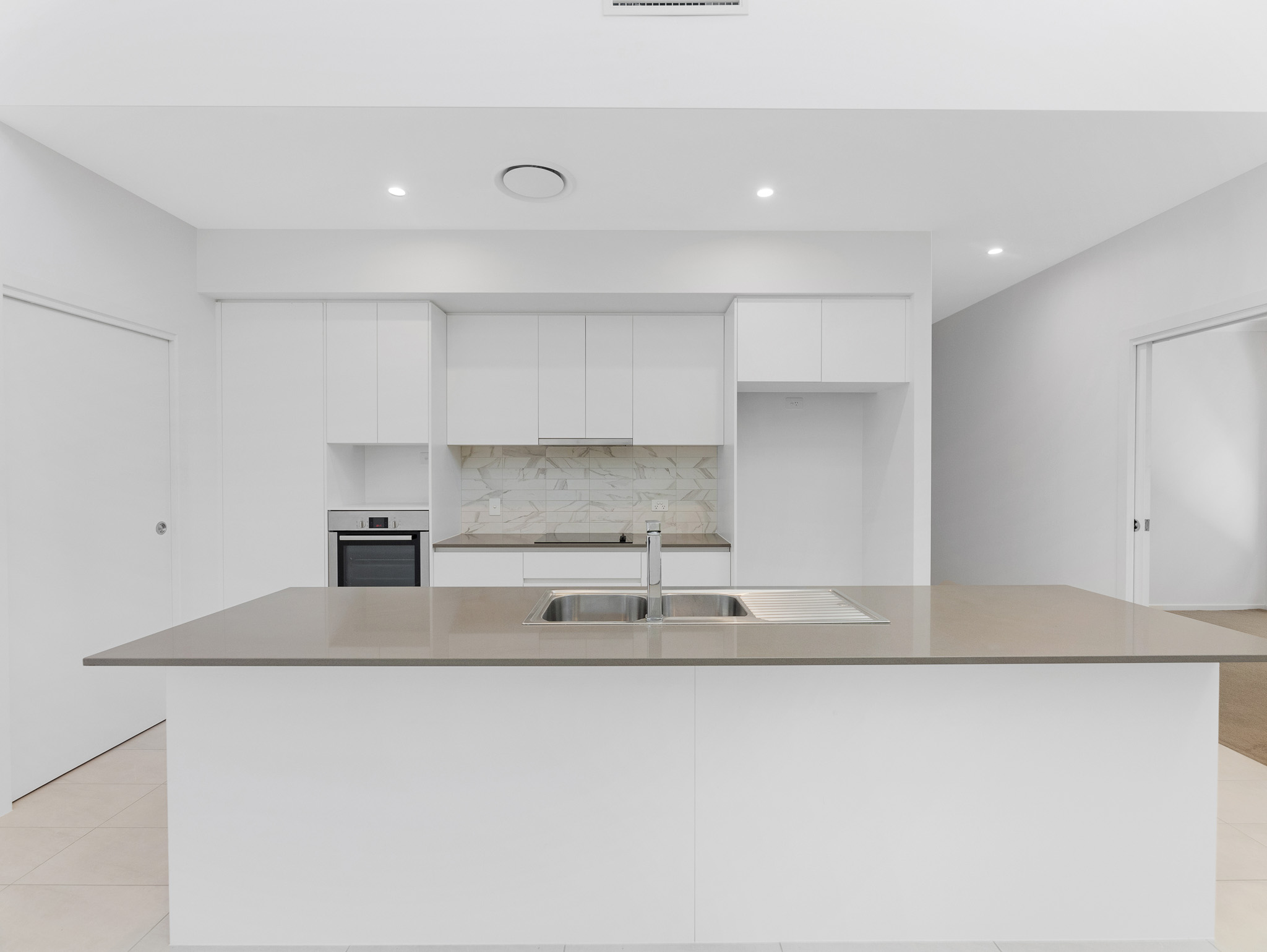 2/1 Latitude Blvde, NIKENBAH, QLD 4655 AUS