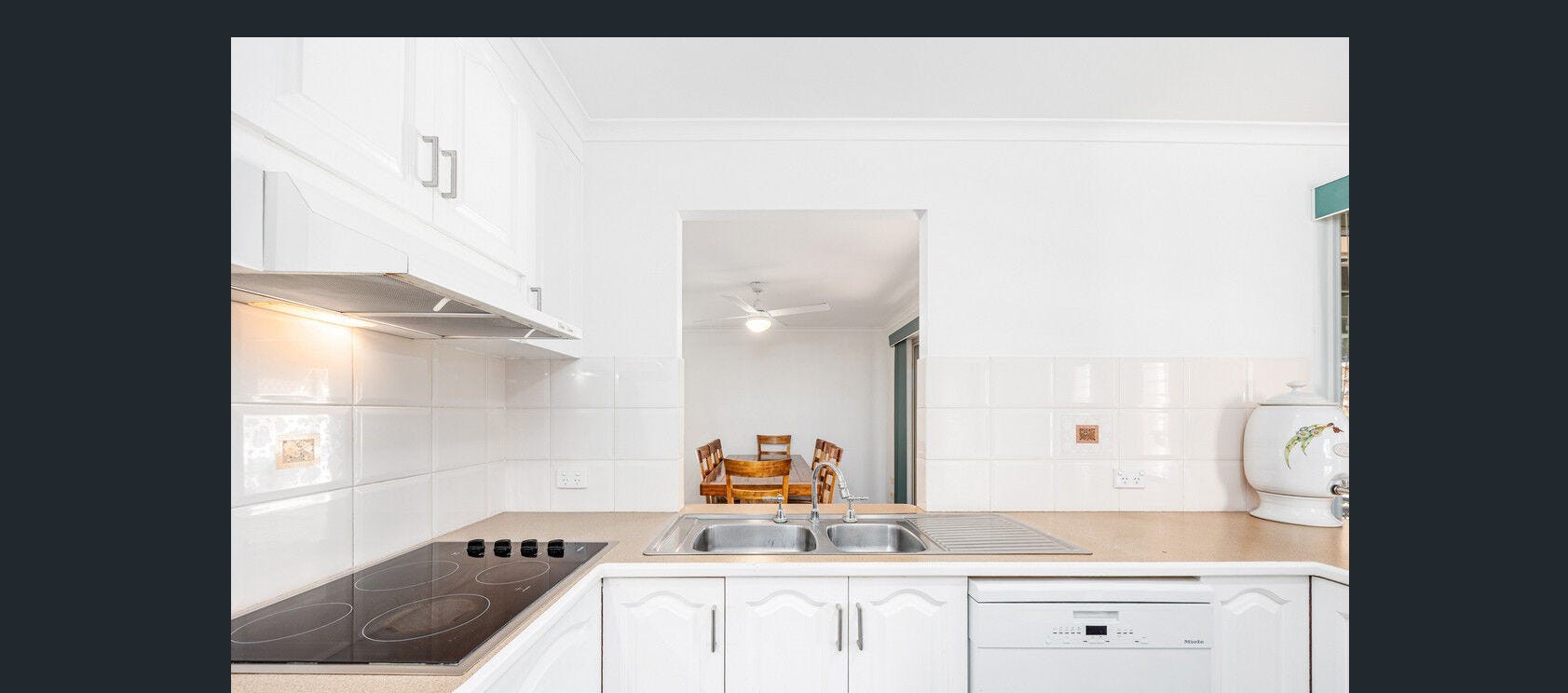 2 Bowerbird Avenue, ELI WATERS, QLD 4655 AUS