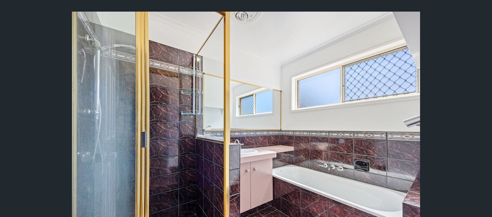 2 Bowerbird Avenue, ELI WATERS, QLD 4655 AUS