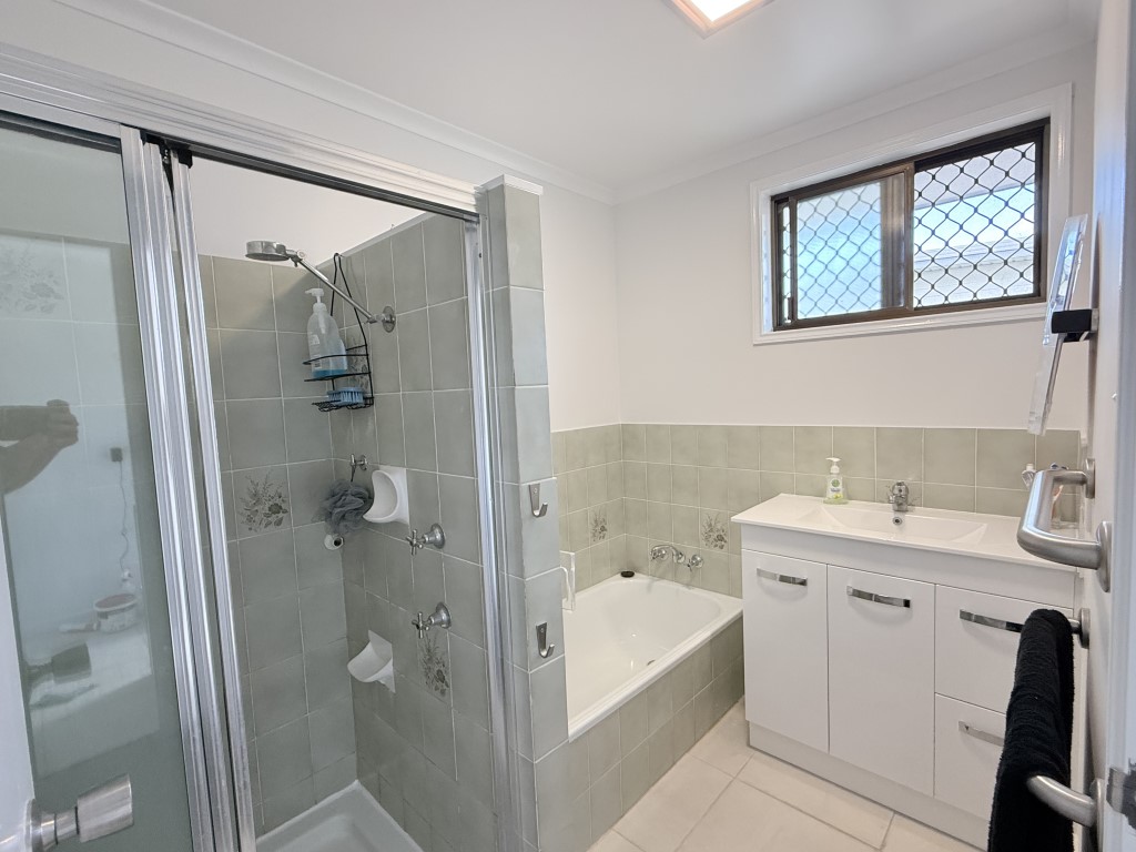 42 Queens Road, SCARNESS, QLD 4655 AUS