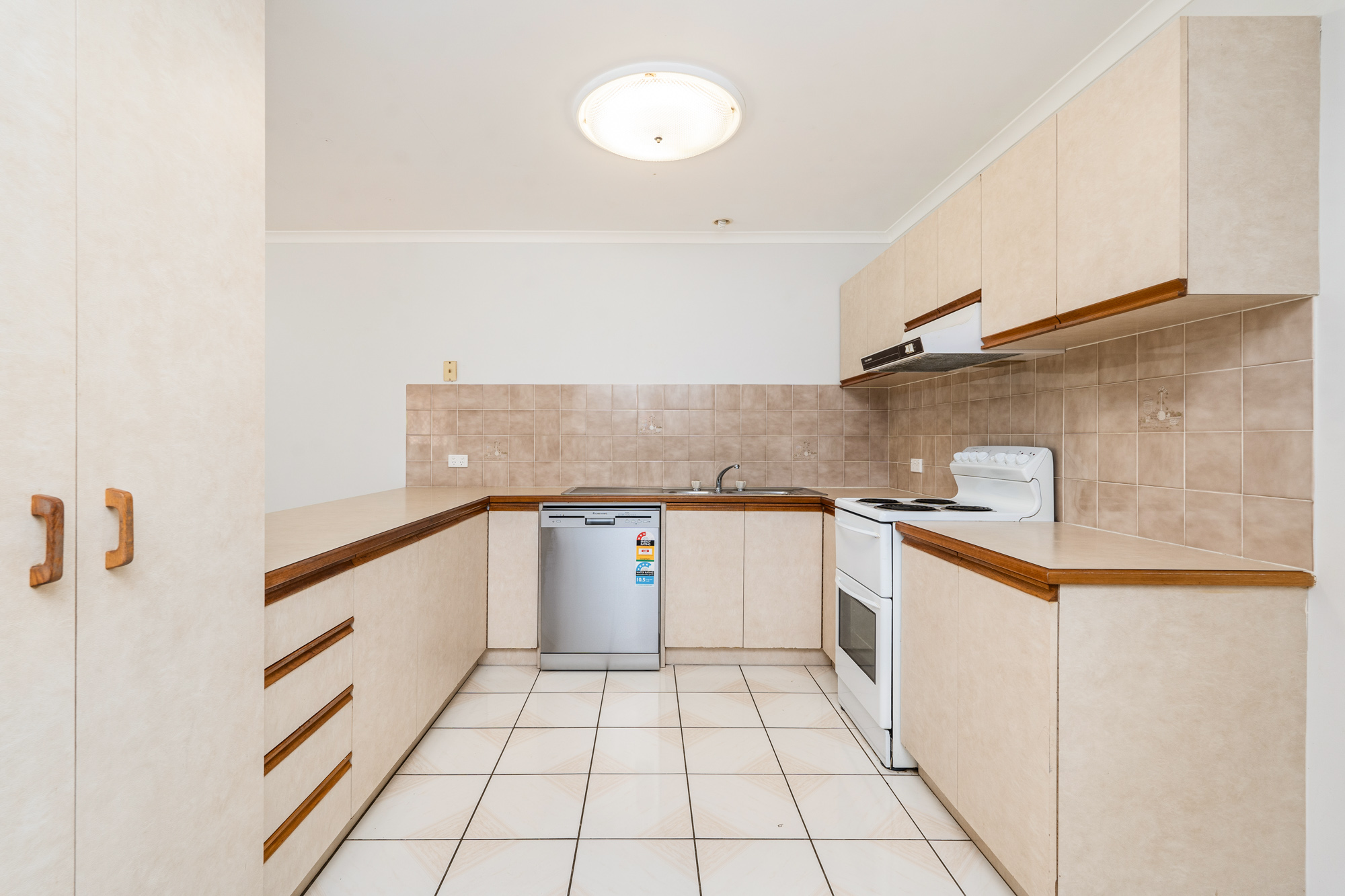 12/230 Torquay Terrace, TORQUAY, QLD 4655 AUS