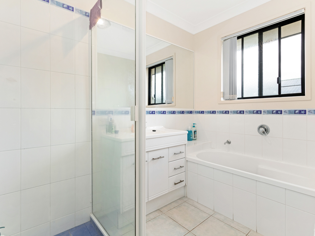 1/60 St Joseph Drive, URRAWEEN, QLD 4655 AUS