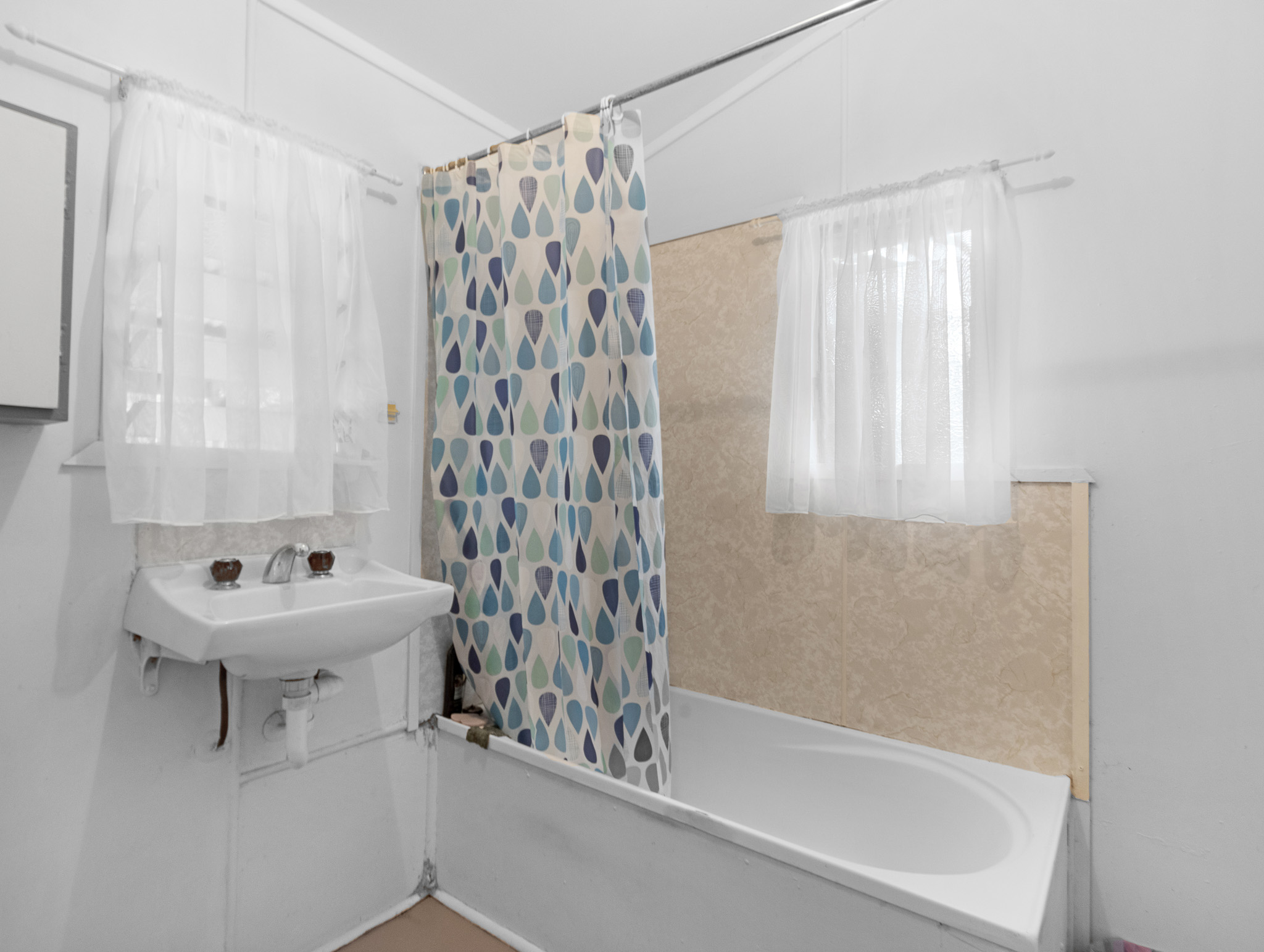 96 Cypress Street, TORQUAY, QLD 4655 AUS