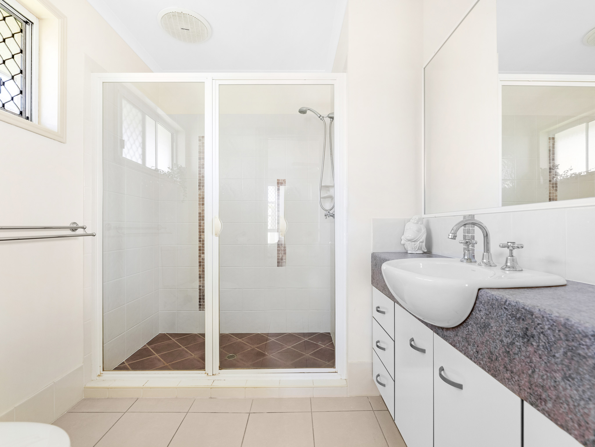 5a Kinross Court, KAWUNGAN, QLD 4655 AUS