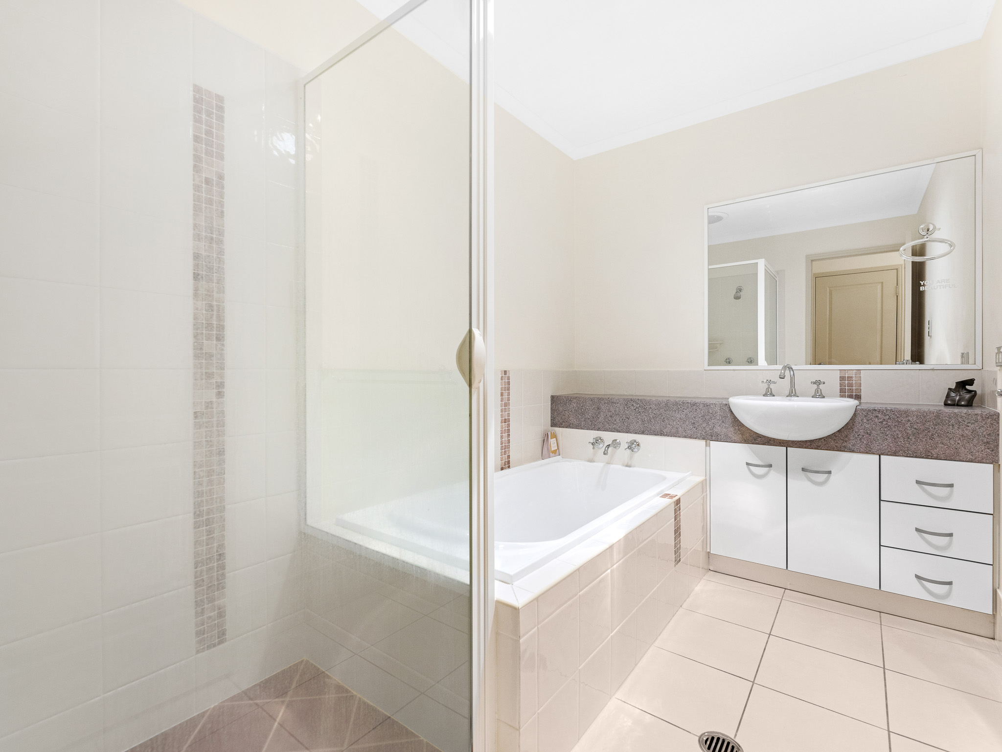 5a Kinross Court, KAWUNGAN, QLD 4655 AUS