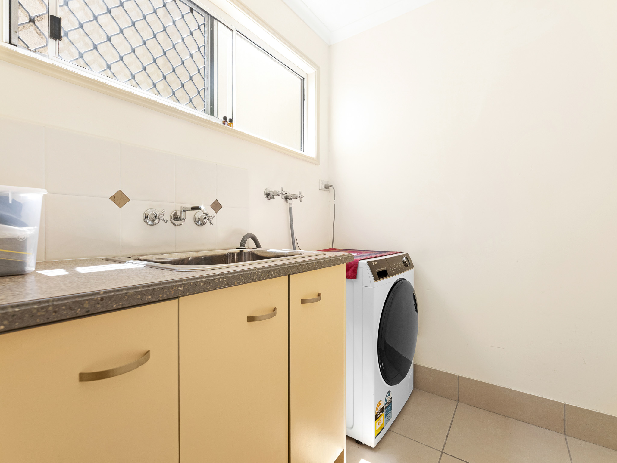 5a Kinross Court, KAWUNGAN, QLD 4655 AUS