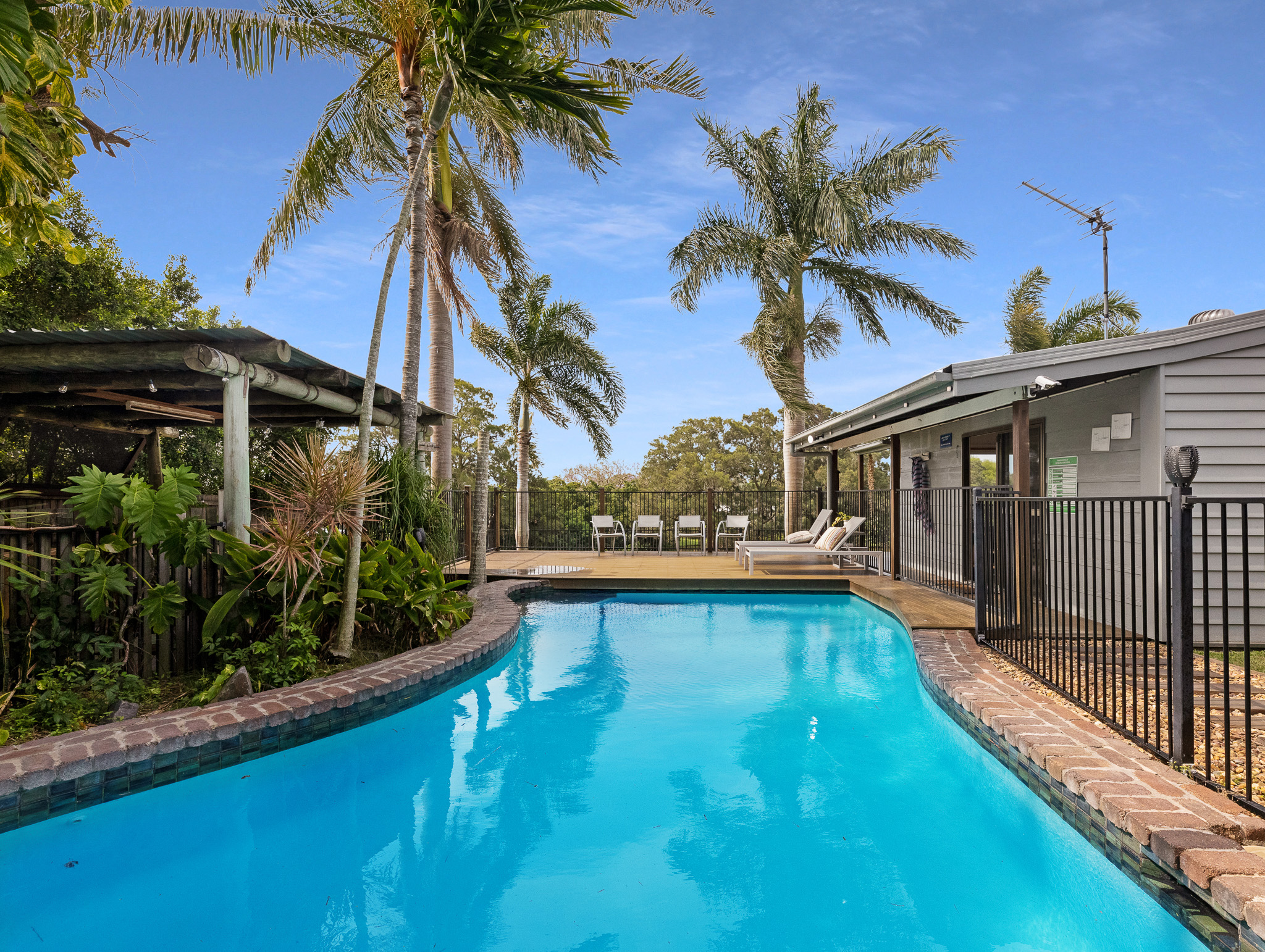 6 Bruce Street, TORQUAY, QLD 4655 AUS