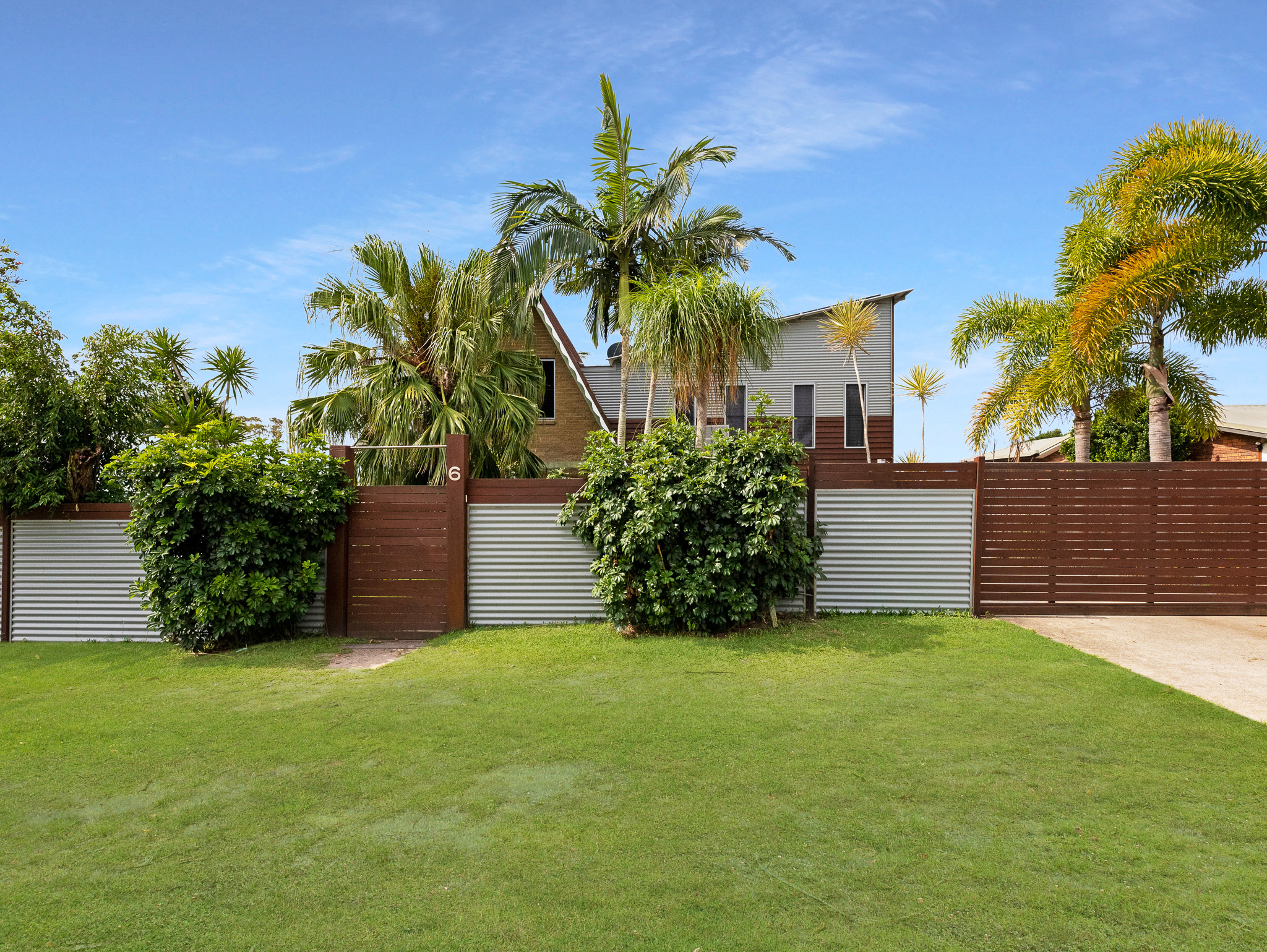 6 Bruce Street, TORQUAY, QLD 4655 AUS