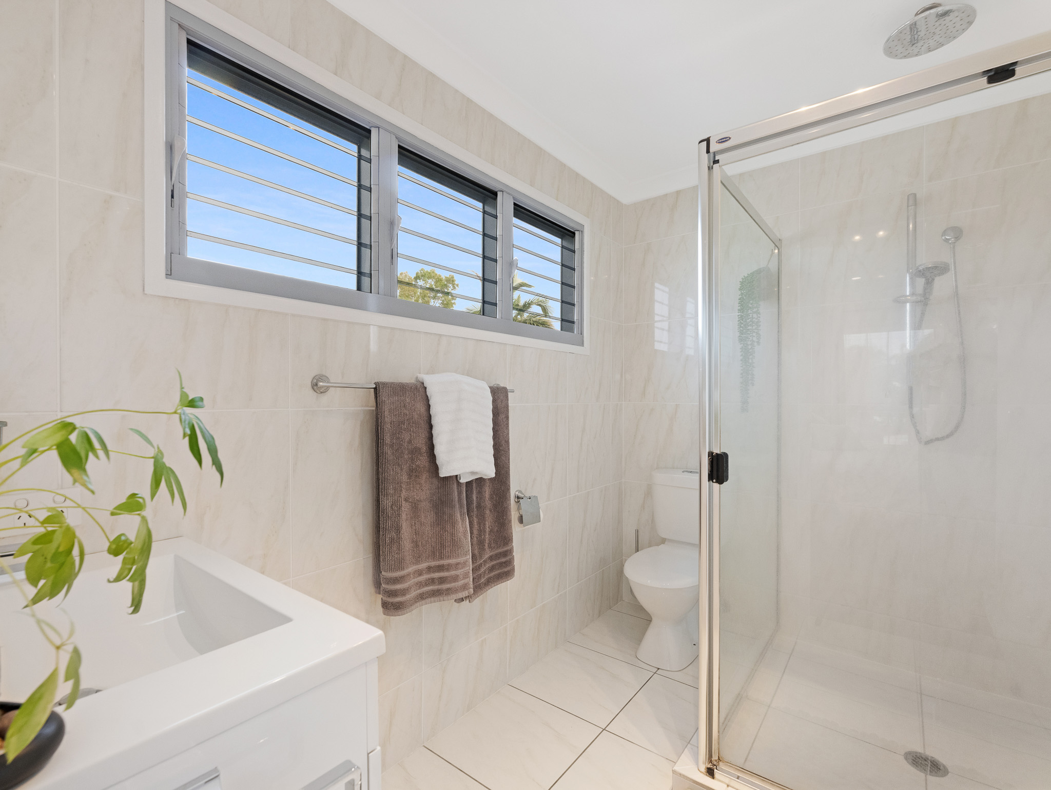 6 Bruce Street, TORQUAY, QLD 4655 AUS