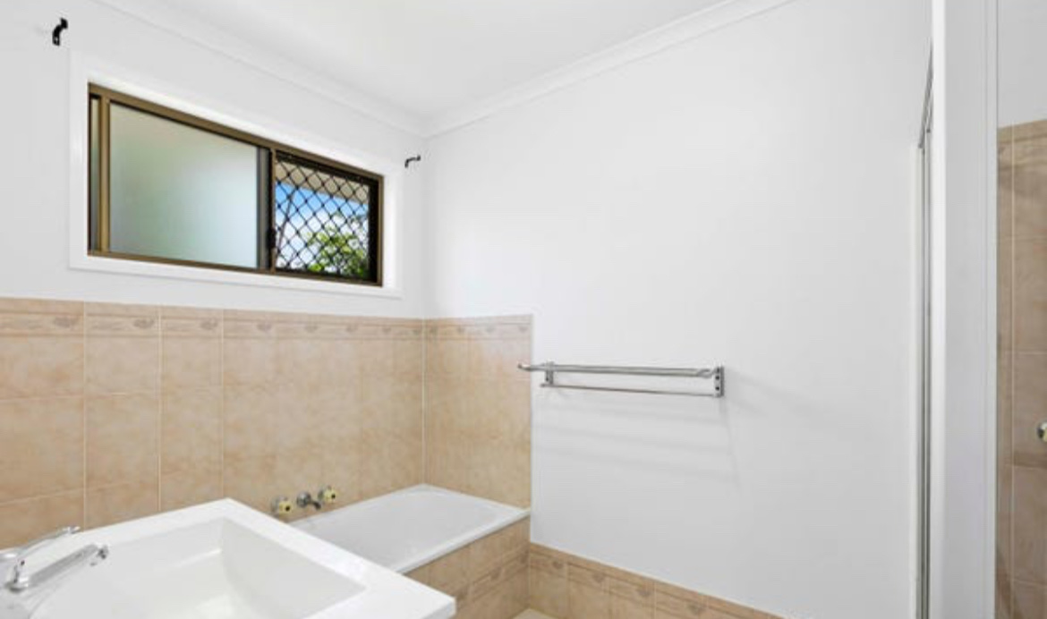 35 Limpus Street, URANGAN, QLD 4655 AUS