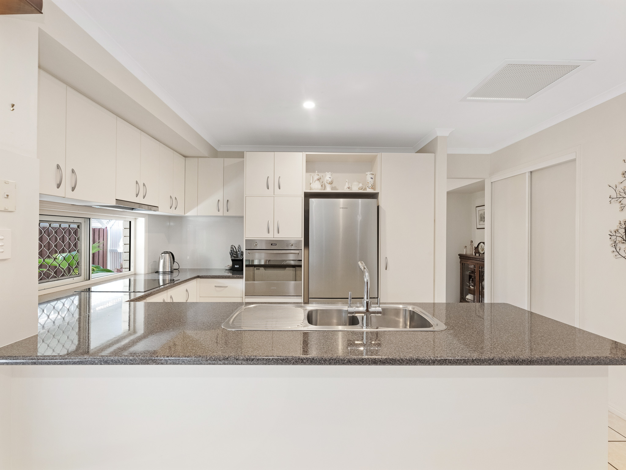 7 Brooke Court, TORQUAY, QLD 4655 AUS