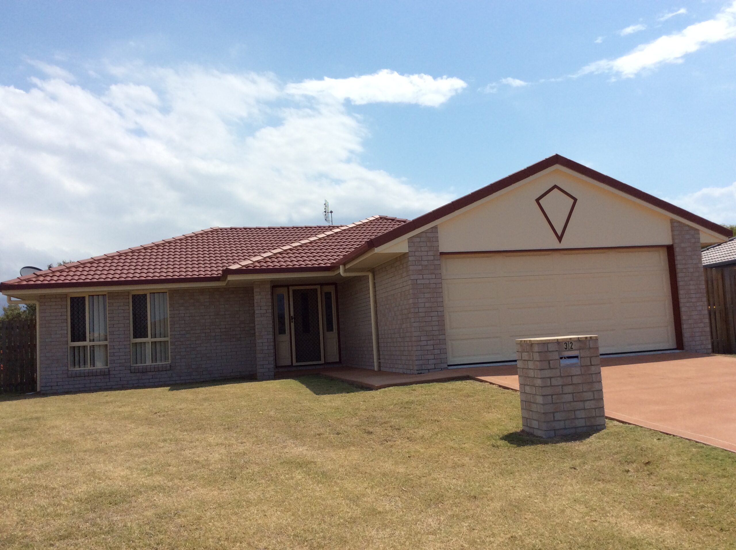 32 Spinnaker Drive, POINT VERNON, QLD 4655 AUS