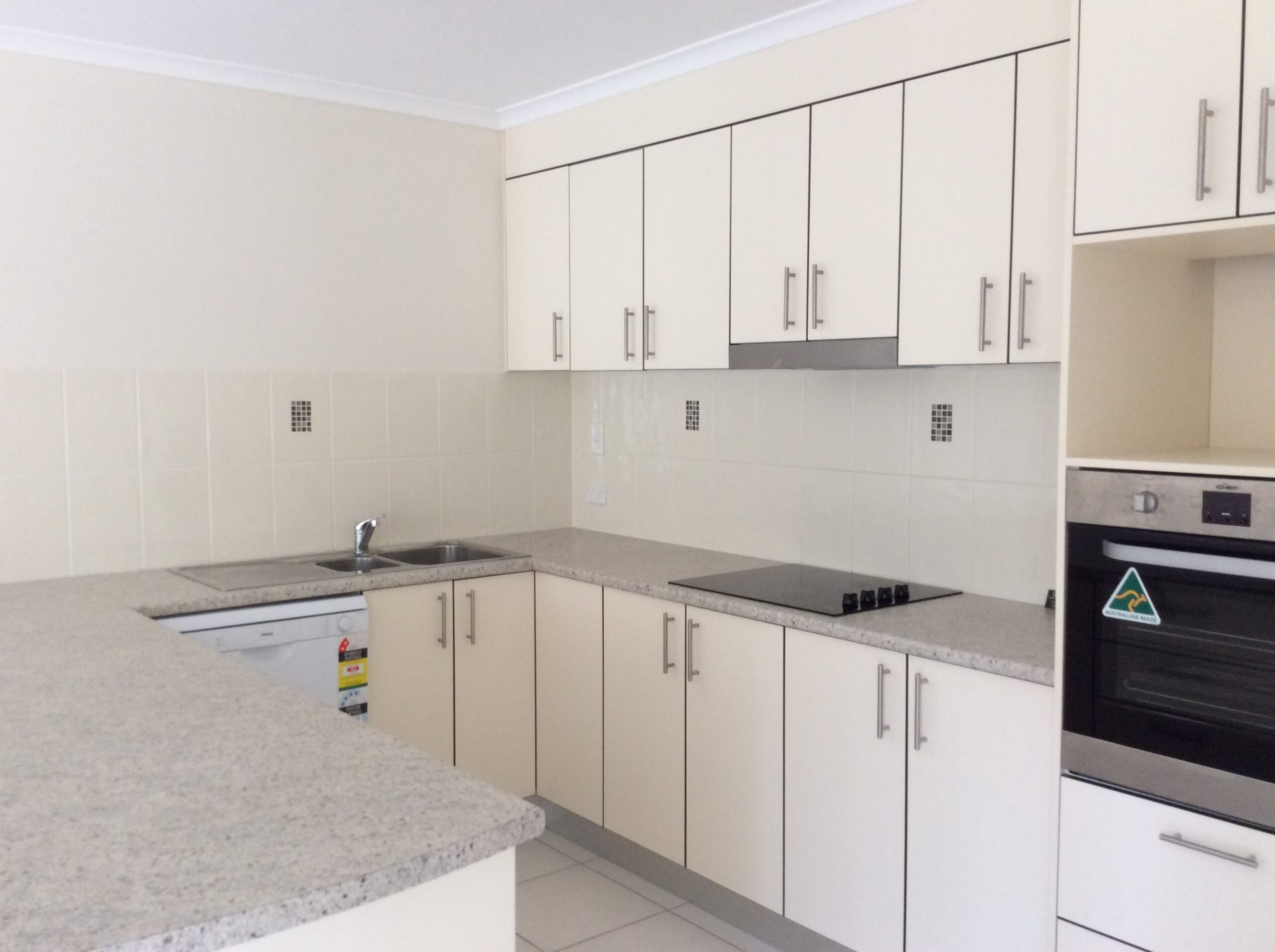 32 Spinnaker Drive, POINT VERNON, QLD 4655 AUS