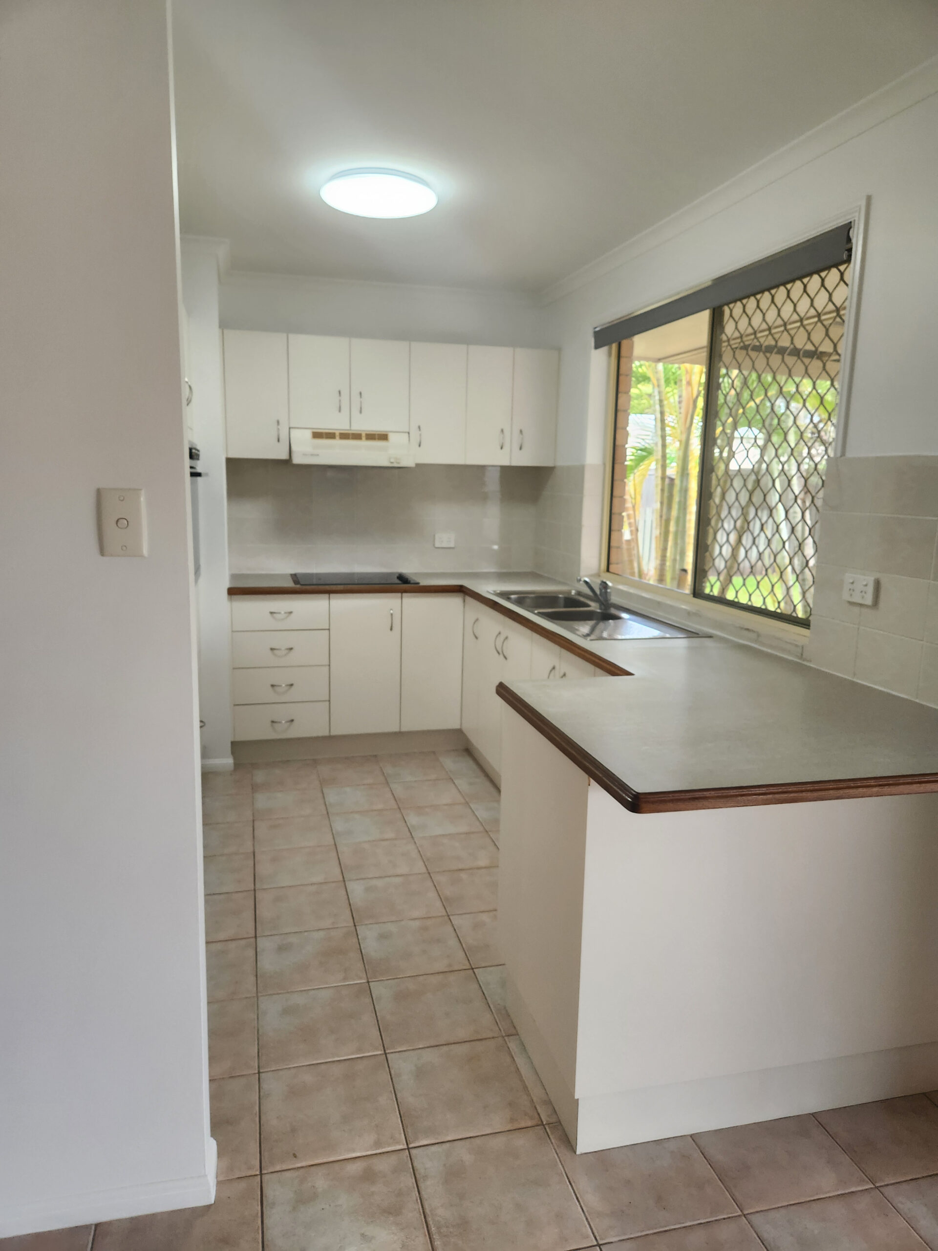 10 Twolyn Street, URANGAN, QLD 4655 AUS