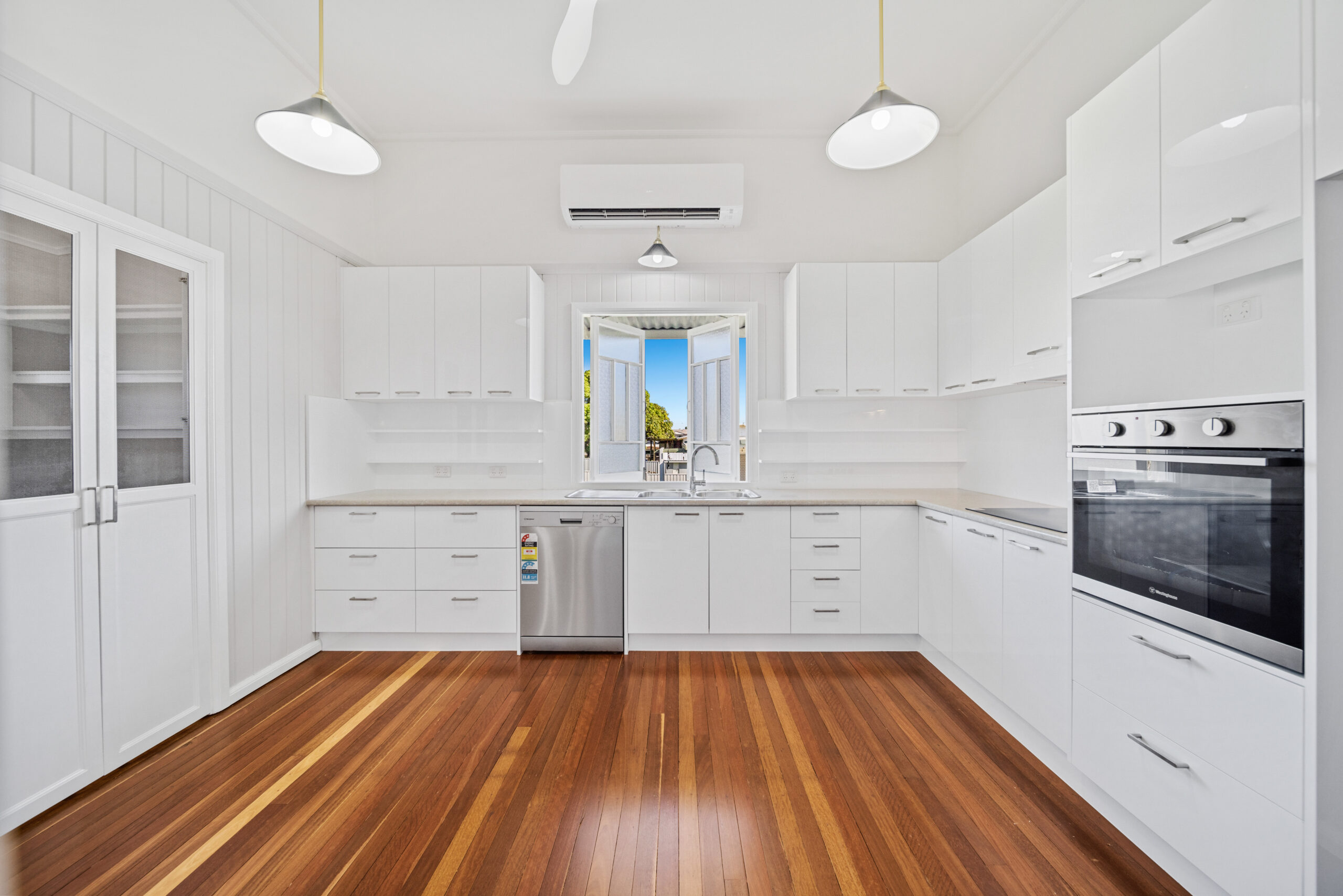 185 Esplanade, POINT VERNON, QLD 4655 AUS