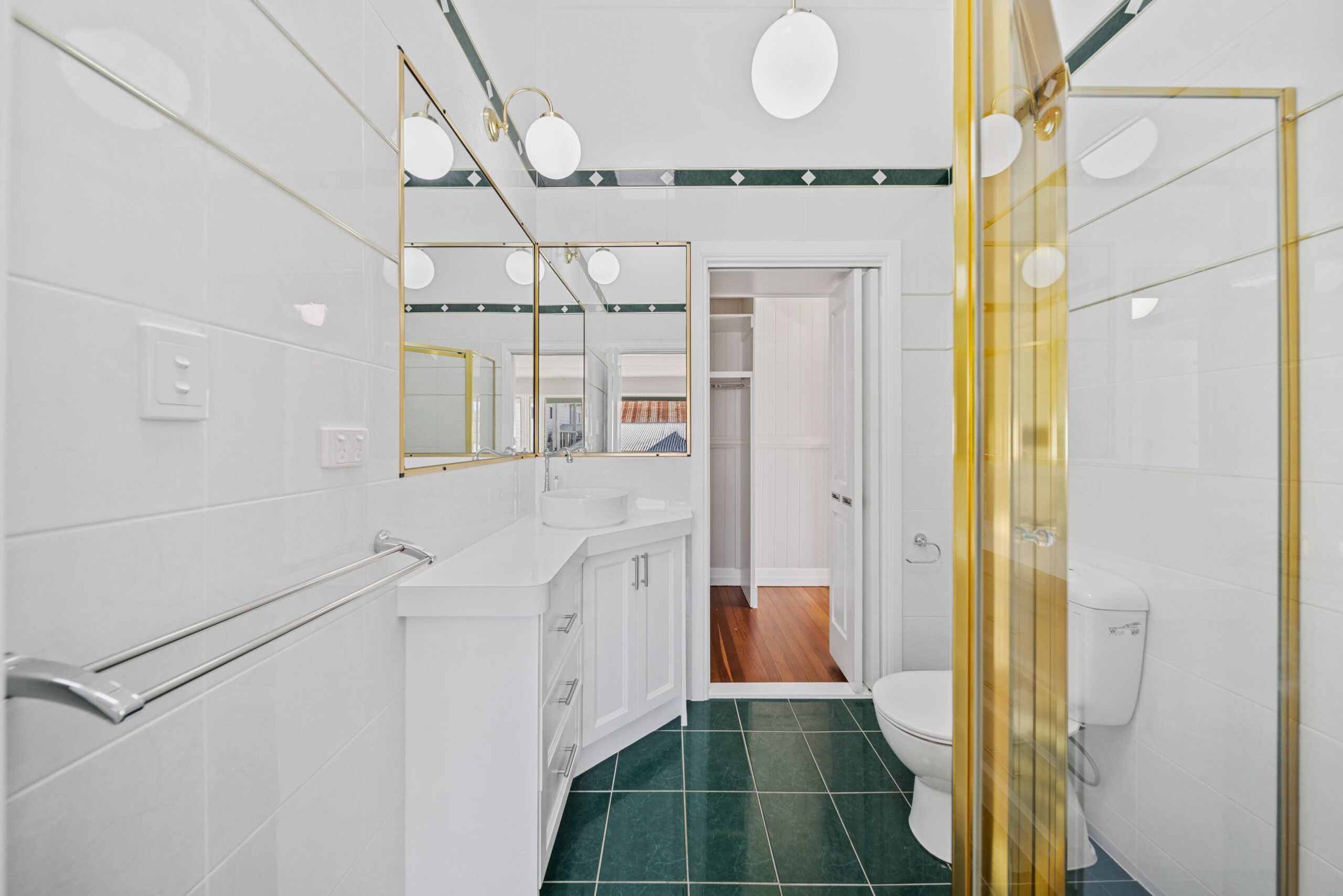 185 Esplanade, POINT VERNON, QLD 4655 AUS