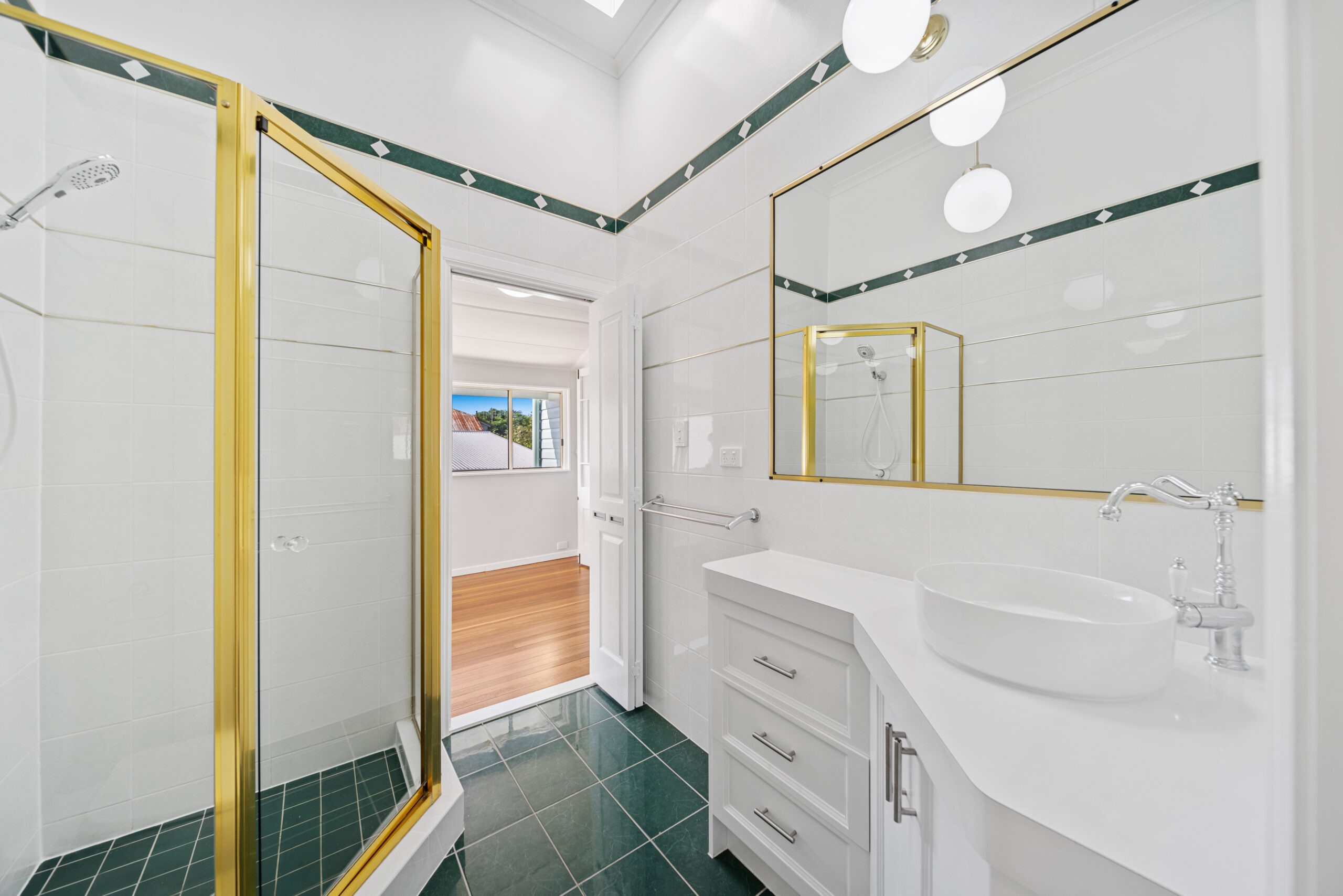 185 Esplanade, POINT VERNON, QLD 4655 AUS