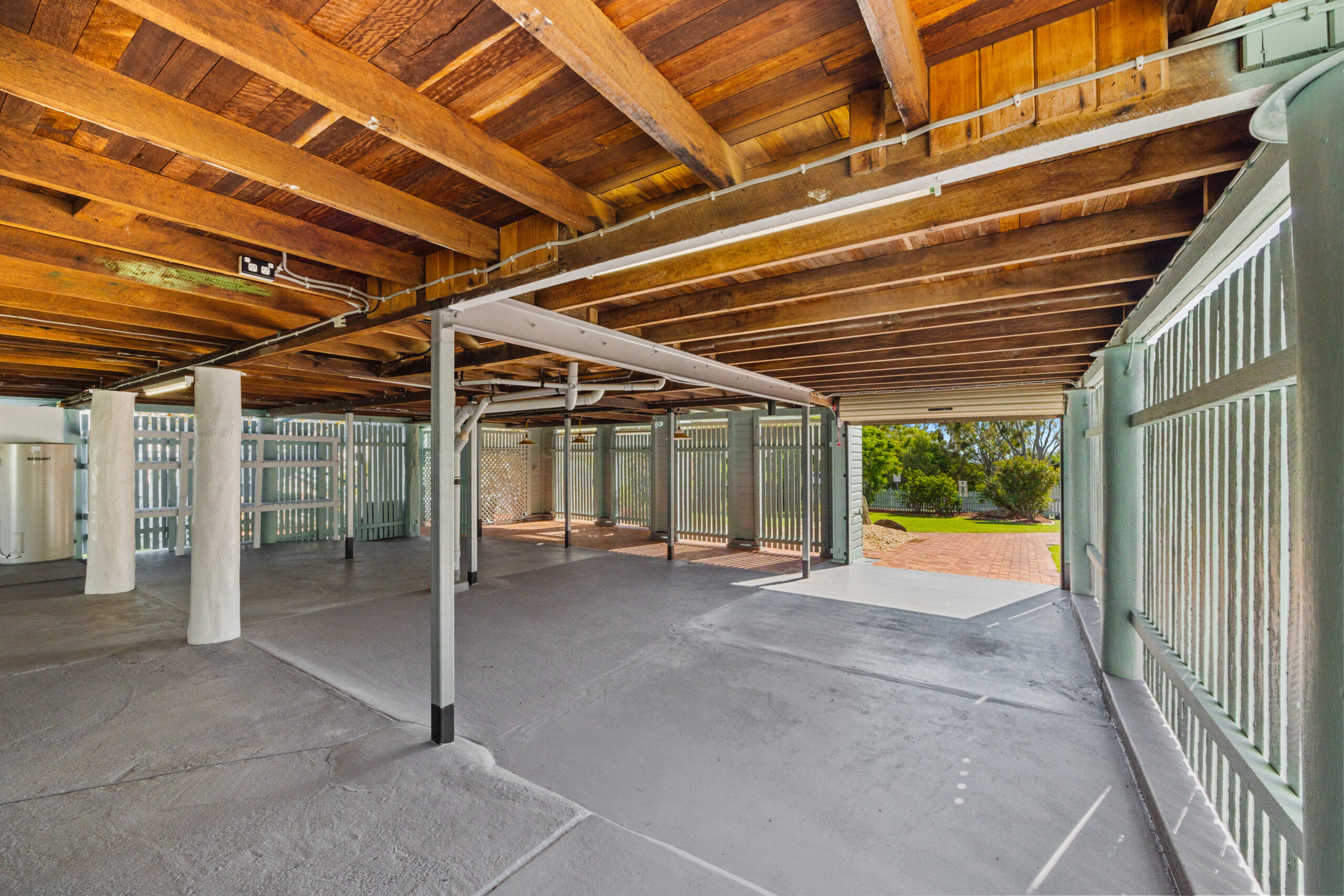 185 Esplanade, POINT VERNON, QLD 4655 AUS