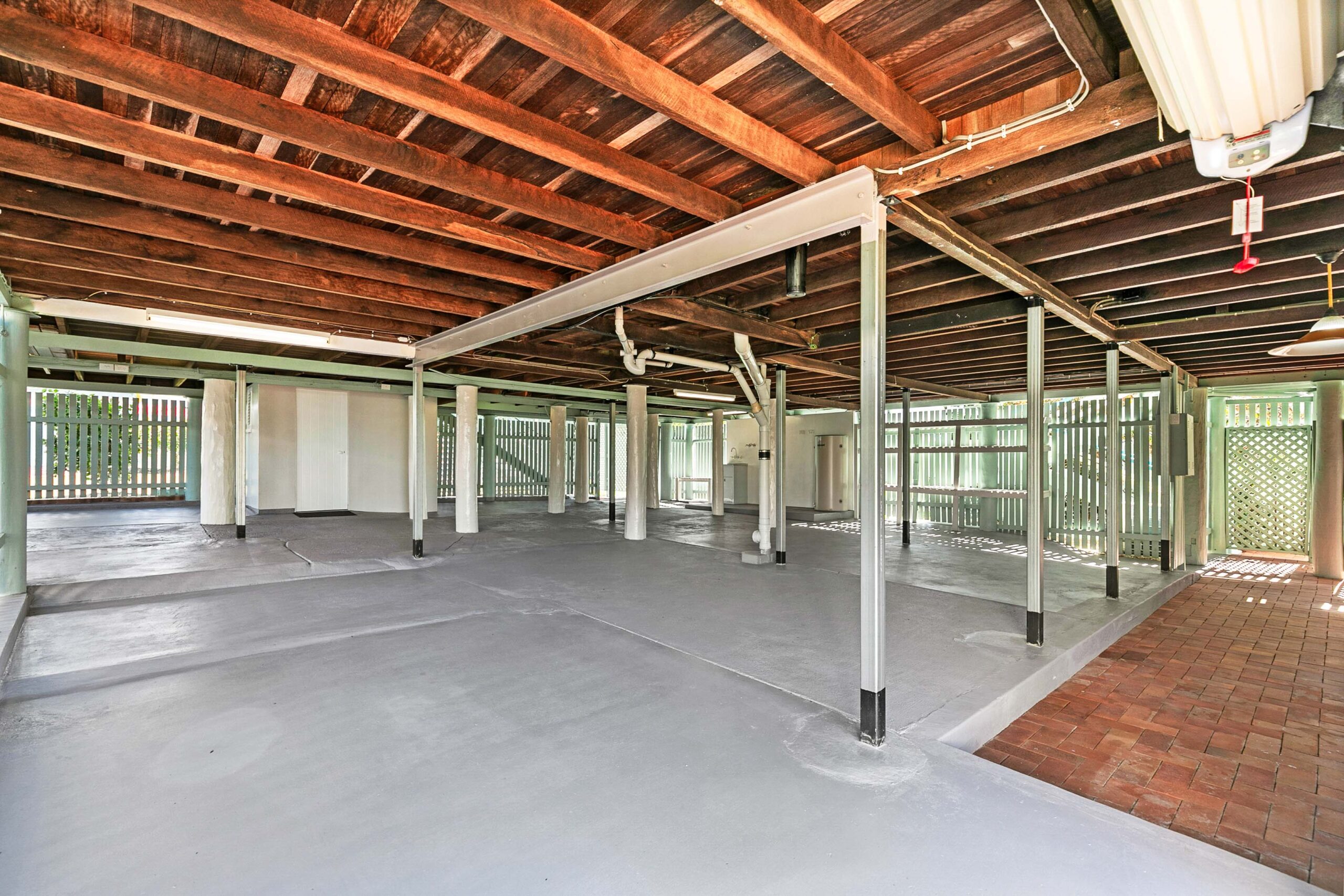 185 Esplanade, POINT VERNON, QLD 4655 AUS