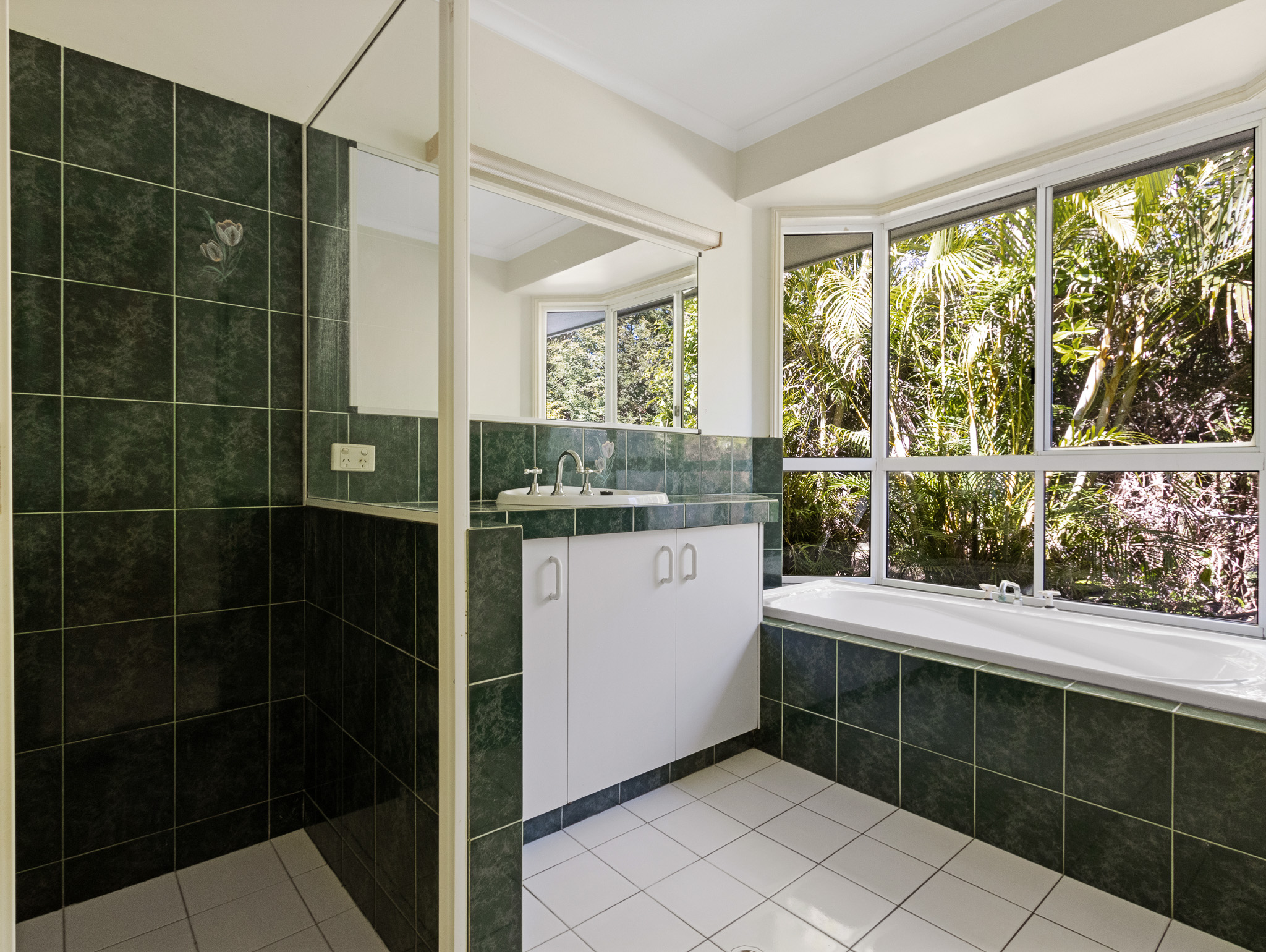 4 Palmwood Drive, DUNDOWRAN BEACH, QLD 4655 AUS